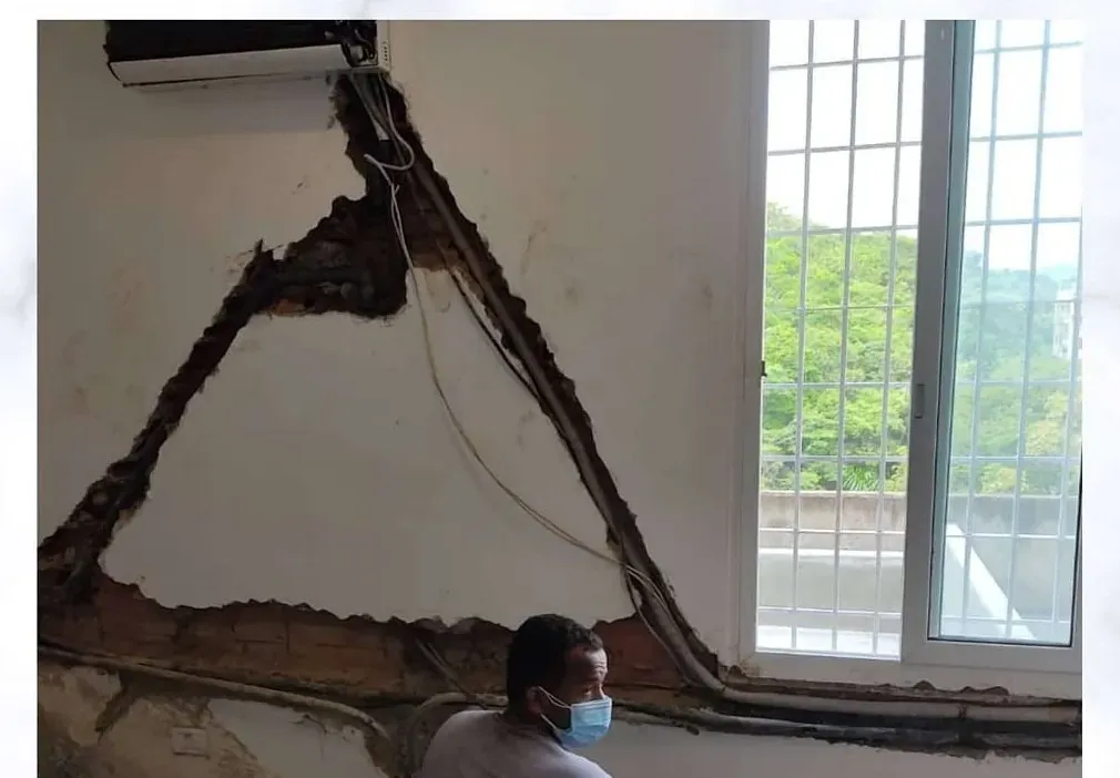 Ranurado de pared para empotrar las tuberías de un split